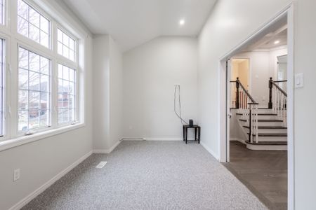 For Lease - 22 Lambert Crescent, Brantford, Ontario - Photo 2