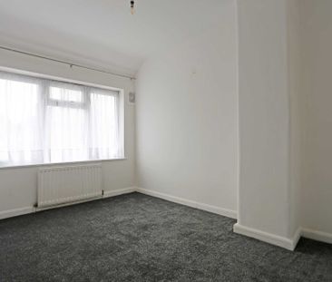 Price £1,850 pcm - Available Now - Part Furnished - Photo 4