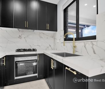 Stylish and Convenient 2-Bedroom Granny House in Guildford - Photo 3