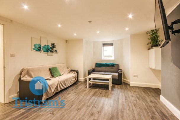 6 bed Semi-Detached House for Rent - Photo 1