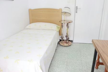 Calle Faustino Álvarez, Sevilla, Andalusia 41002 - Photo 4