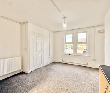 2 bed House Rectory Road, SS5 - Photo 6