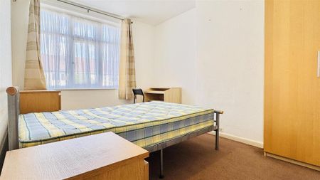 4 bedroom terraced house to rent - Photo 5