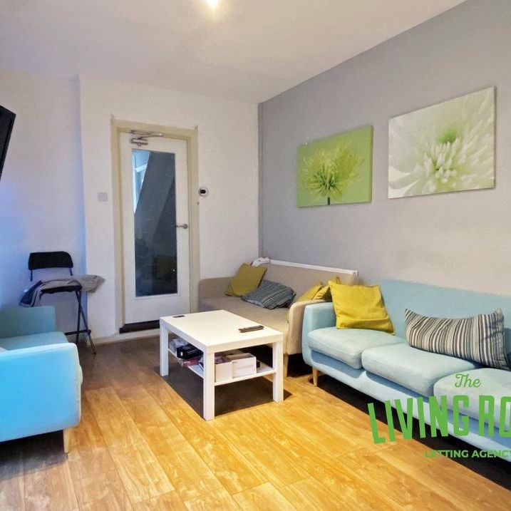 8 bedroom house to rent - Photo 1