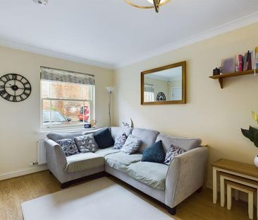 3 bedroom end of terrace house to rent - Photo 1