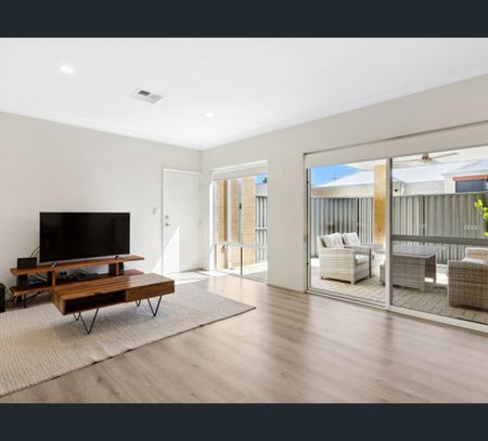 16D Nadilo Drive, Spearwood, WA 6163 - Photo 4