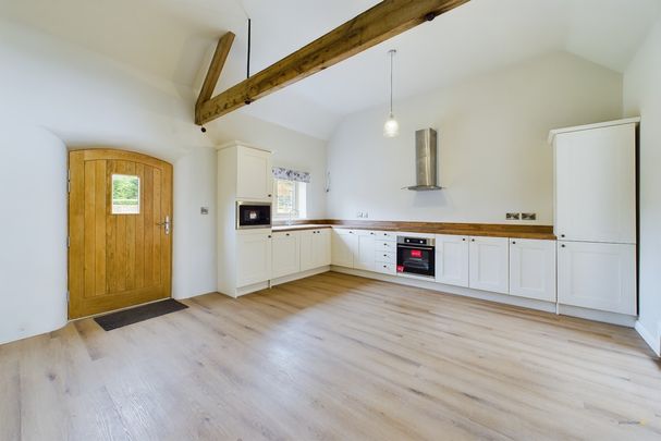 3 bedroom barn conversion to let - Photo 1