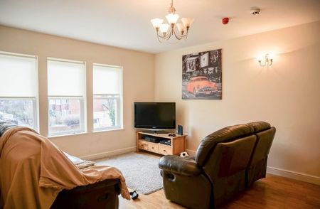 2 Bedrooms Broomfield Crescent - Photo 2