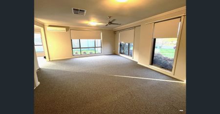 4 Bedroom Home plus Study - Photo 2