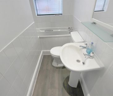 2 Bedroom House - Terraced To Let - Photo 2