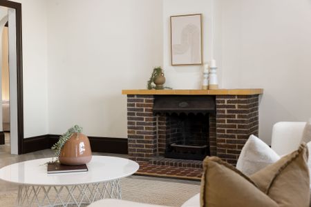 Stunning Spacious Home in Sought-After Vale Park - Photo 2