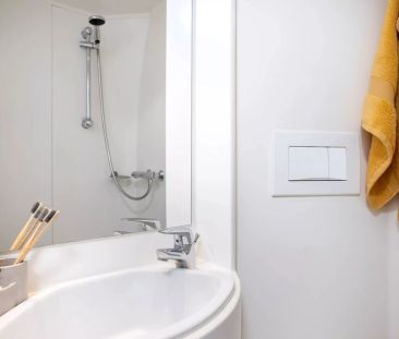 Medium Standard Double Ensuite - Photo 5