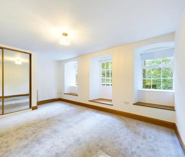 4 bedroom end of terrace house to rent - Photo 4