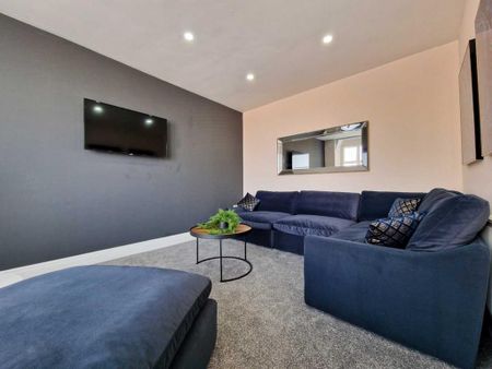 4 bedroom terraced house to rent - Photo 3