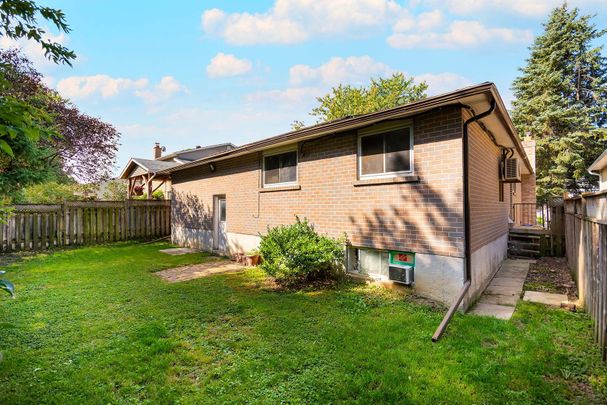 For Lease - 373 Borden Avenue, Newmarket, Ontario - Photo 1