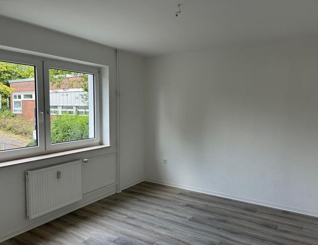 Partially renovated 3 room first floor apartment - Foto 1