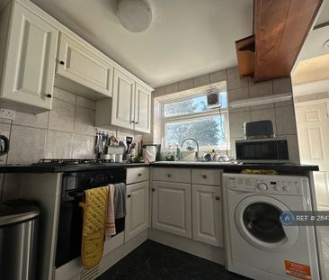 2 bedroom semi-detached house to rent - Photo 4