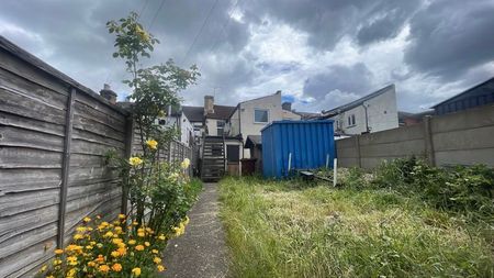 Canterbury Street, Gillingham - Photo 3