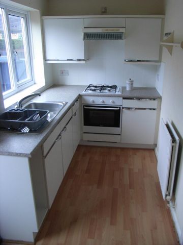 2 bedroom semi-detached house to rent - Photo 4