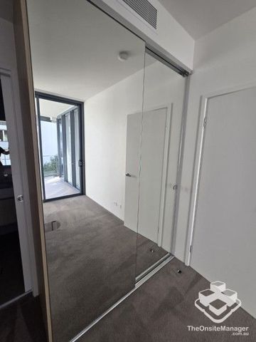 Stylish & Spacious 2-Bedroom Apartment Steps from the Brisbane River! - Photo 3