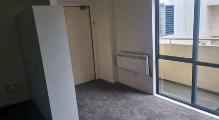 1BR Apt with Balcony! - Photo 2