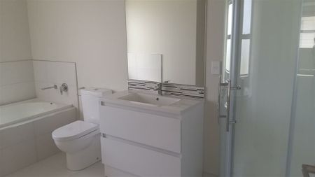 4 BEDROOM - 2 STOREY - GARAGE - Photo 4