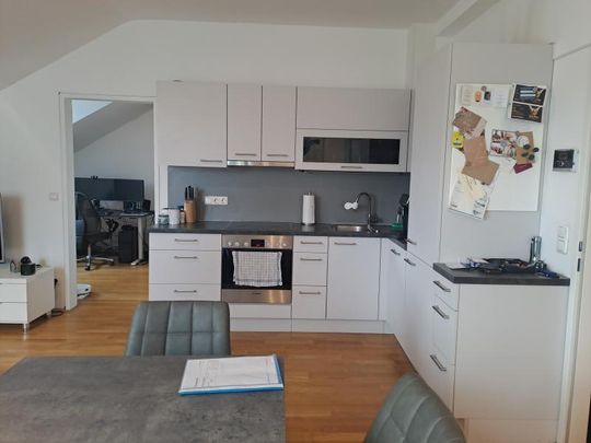 Pillweinstraße, sonnige und ruhig gelegene Dachgeschosswohnung mit 76 m2 plus Terrasse im 4.OG mit Lift - Foto 1
