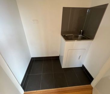 Low-maintenance designer living! - Photo 6