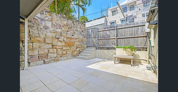 Charming 3-Bedroom Cottage in the Heart of Balmain - Photo 1