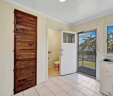 Convenient CBD Location – Three Bedroom Brick Home - Photo 5