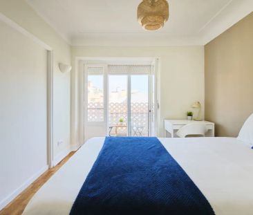 Room in a shared 6-bedroom apartment for rent in Lisbon. - Photo 6