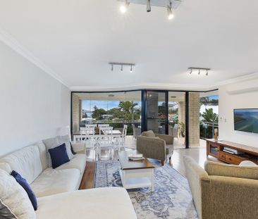 Oversized apartment with sweeping water views - Photo 1