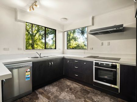 Spacious, sunny and super convenient! - Photo 4