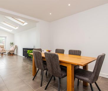 3 bed House - Semi-Detached To Let - Photo 1