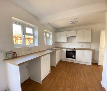 4 bedroom semi-detached house to rent - Photo 4