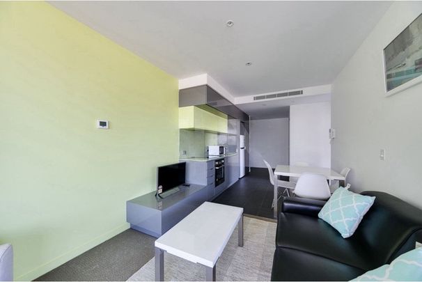 Stylish Furnished 2-Bedroom Apartment in Carlton - Photo 1