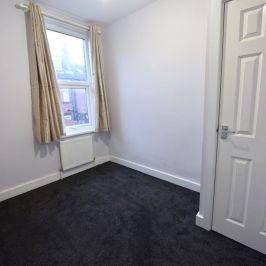 3 bedroom House in Highthorne View Bed), Armley Leeds - Photo 1