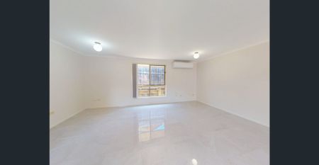 Family-Friendly Living in Holland Park Pocket - Photo 2