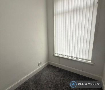 4 bedroom end of terrace house to rent - Photo 5