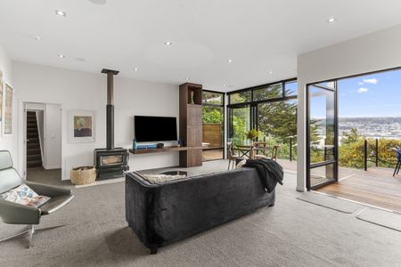 Stunning Executive Home with Harbour Views in Bush Clad Setting - Photo 2