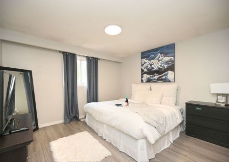 For Lease - 4 Royal Salisbury Way, Brampton, Ontario - Photo 5