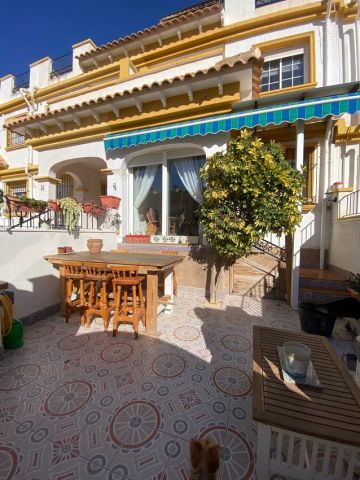 Alquiler de chalet adosado en Calle de Luscinda, 34 - Photo 3