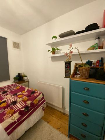 1 bedroom in a flat share to rent - Photo 5