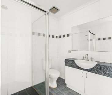 Apartment With Breath Taking Water Views! - Photo 6