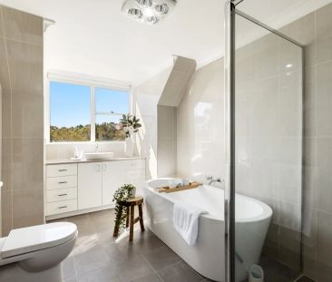 Sunlit Family Retreat - Photo 1