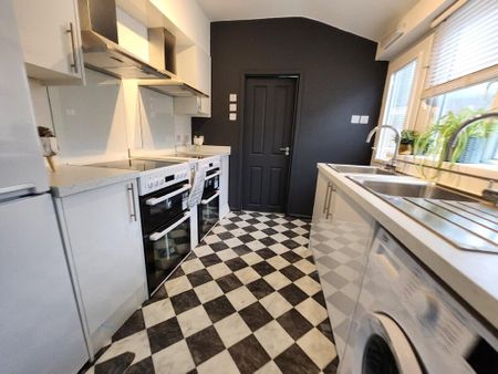 1 bedroom in a house share to rent - Photo 5