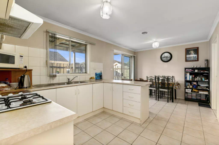 Easy Living in a Central Altona Meadows Location - Photo 5