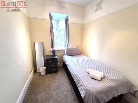 4 bedroom semi-detached house to rent - Photo 4