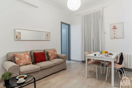 Central 3 Bedroom Apartment with Balcony in Eixample - Photo 2