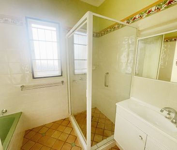 "Exquisite Living in Coorparoo: A Unique Residential Gem" - Photo 2